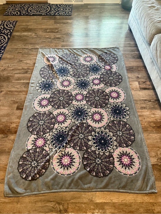 Vera Bradley Other - Vera Bradley Cozy Throw Blanket Polyester Machine Washable Gray Floral 50x80